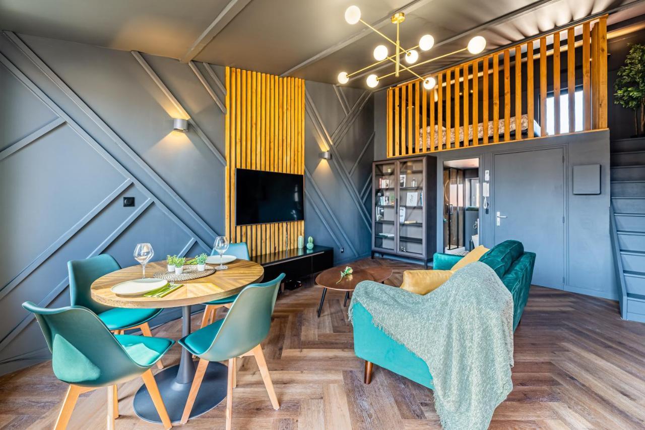 Loft En Ville - Duplex Terrasse Coeur Historique Avec Vue Degagee & Parking Souterrain Offert La Ciotat Exteriér fotografie